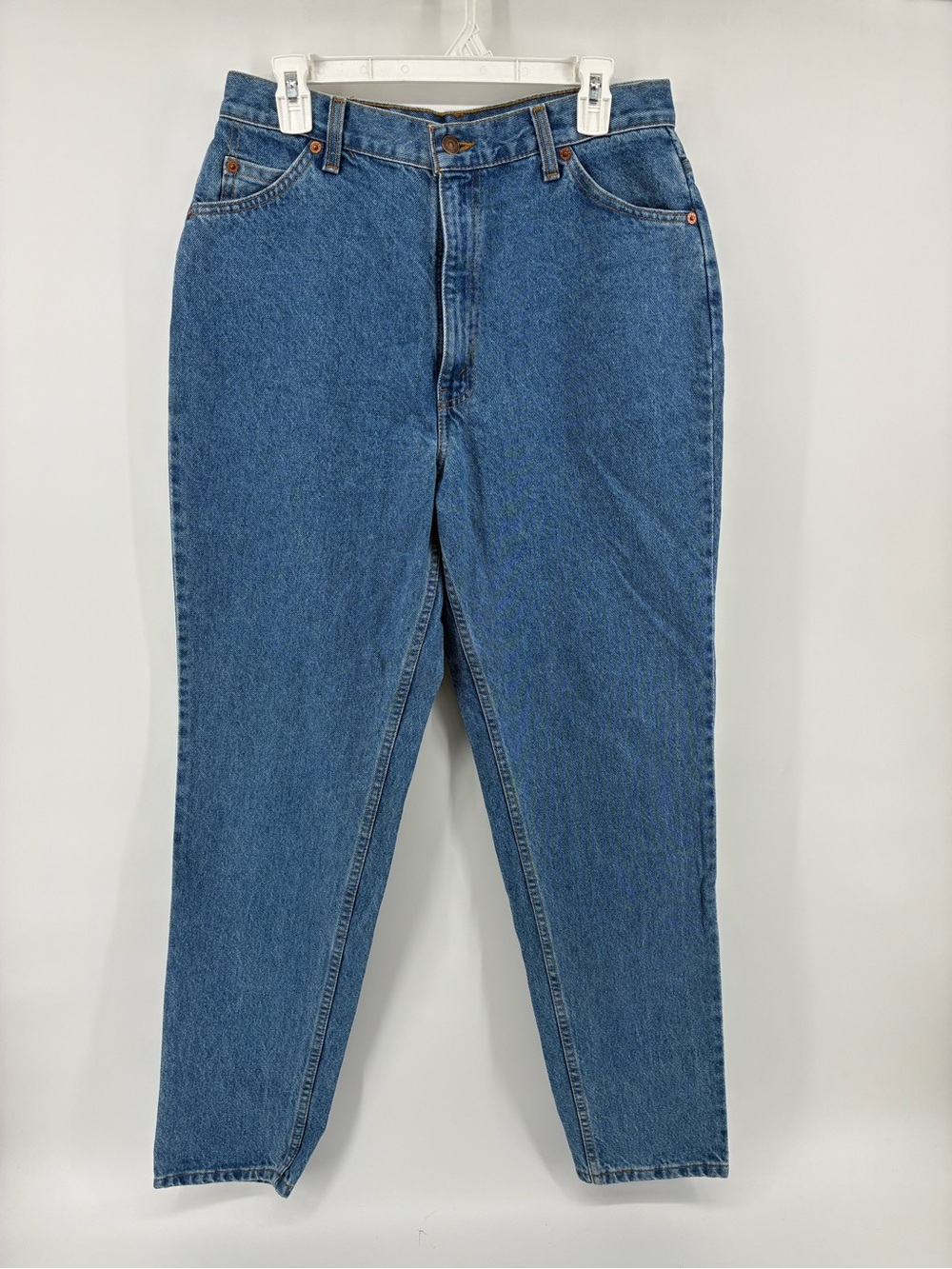 Levi's Women's High-Rise Straight Jeans in Medium Blue